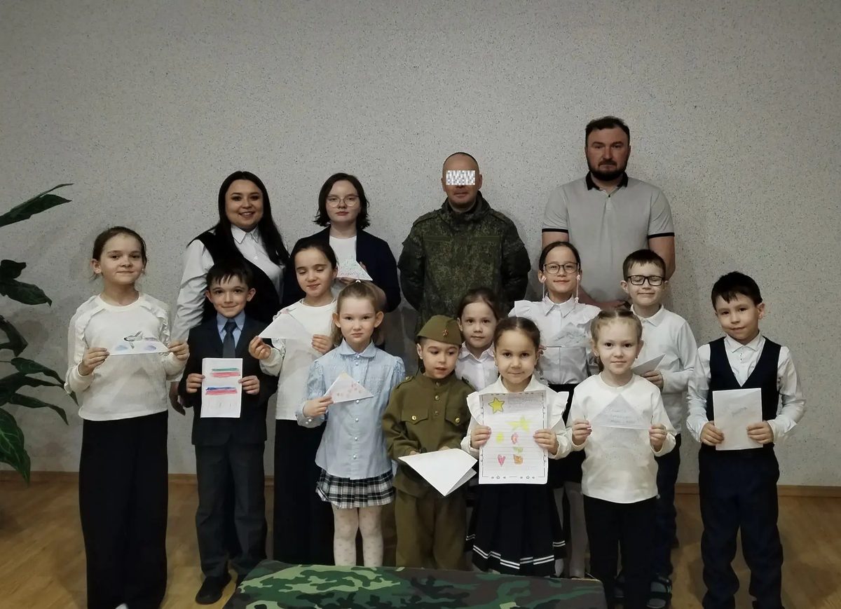Встреча поколений: участник СВО в гостях у детской студии «Сила слова»