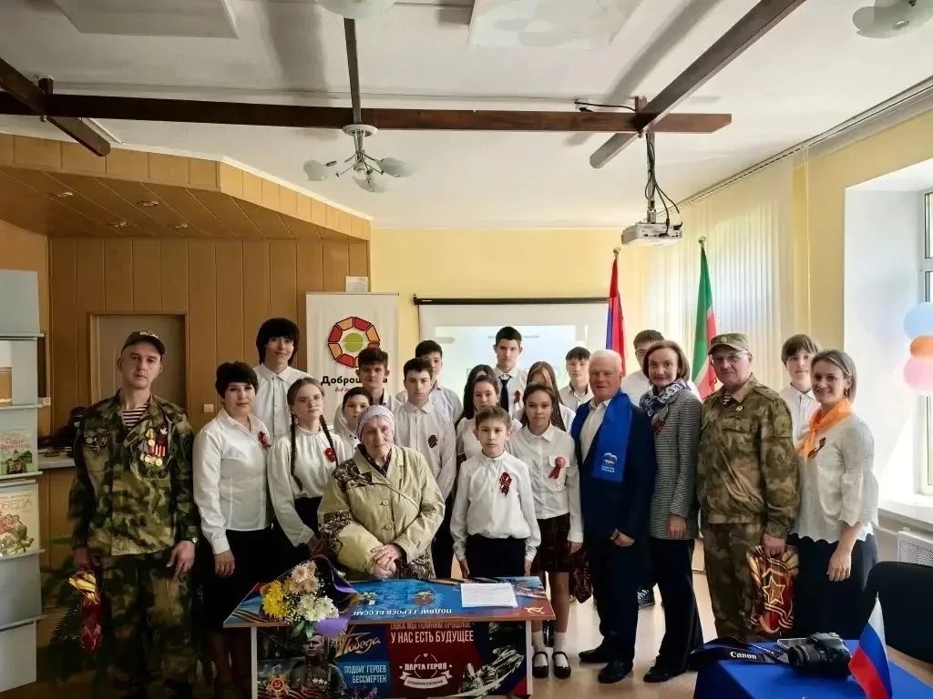 Открытие «Парты Героя» в школе Альметьевска